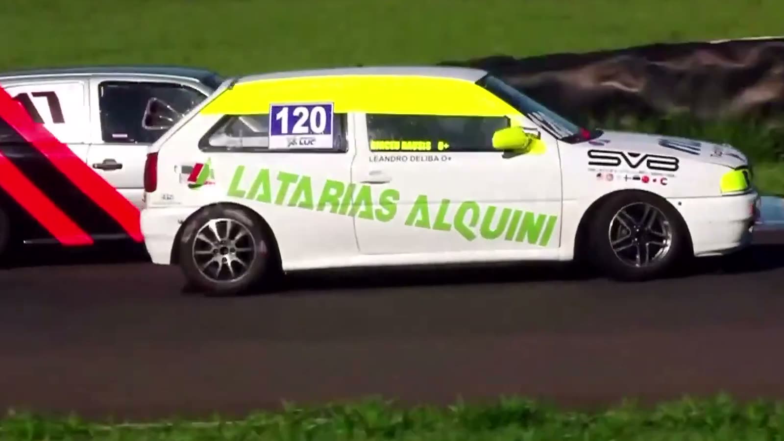 Carros da Gold Turismo em pista